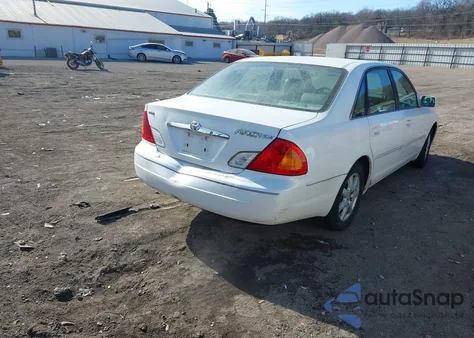 2000 Toyota Avalon Xls z USA, uszkodzony, nr VIN 4T1BF28B0YU020175